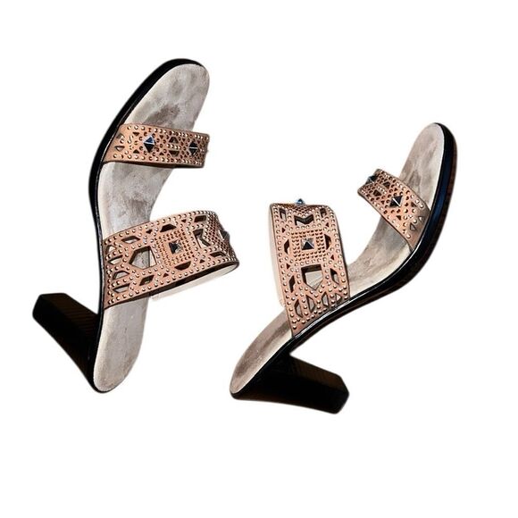 Onex Women's Tan Slide Studded Sandals Size 6 - Picture 4 of 5